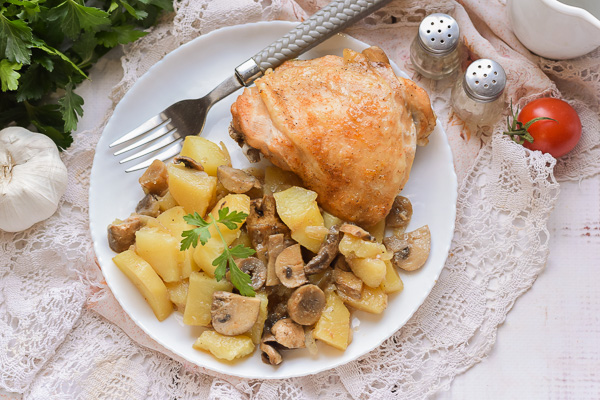 курица с картошкой и грибами в духовке рецепт фото 8